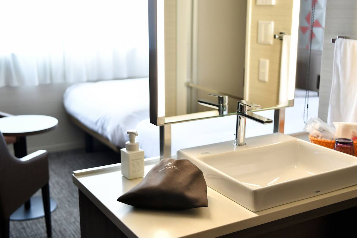 twin room | 1 bedroom, in-room safe, desk, blackout curtains