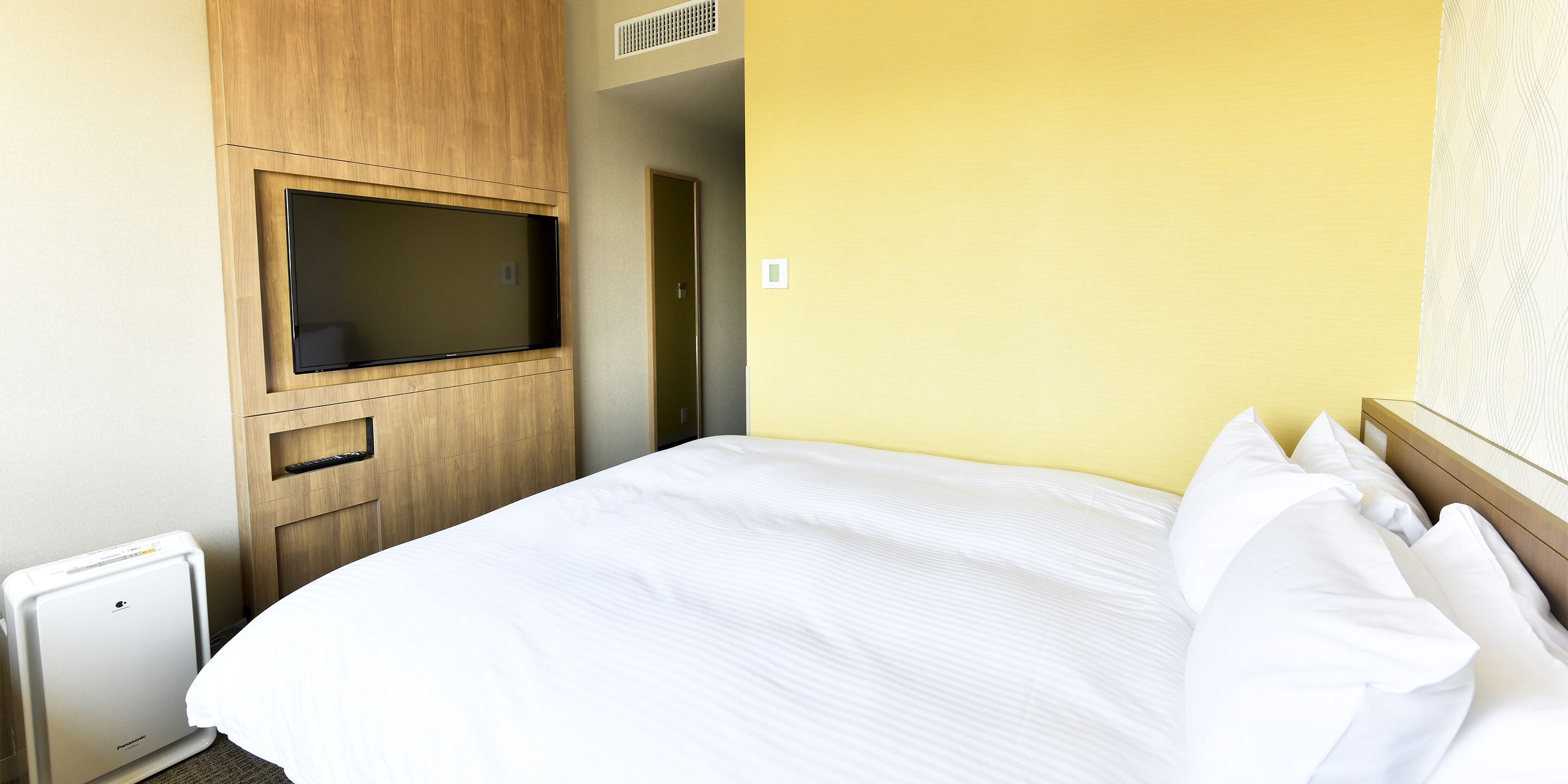 double room | 1 bedroom, in-room safe, desk, blackout curtains