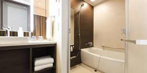 Phòng | Phòng tắm | Vòi sen/bồn tắm kết hợp, đồ dùng nhà tắm miễn phí, máy sấy tóc 