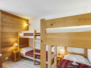 1 bedroom, free WiFi, bed sheets - Nice apartment for 6 people with WIFI, TV, balcony and panoramic view (Les Boisses)