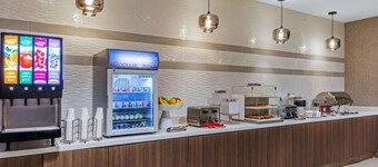 La Quinta Inn & Suites by Wyndham Kansas City Beacon Hill