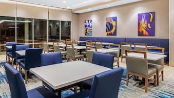 Desayuno bufé gratuito y diario