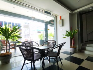 Lobby sitting area - Clover Hotel Port Dickson (Port Dickson)
