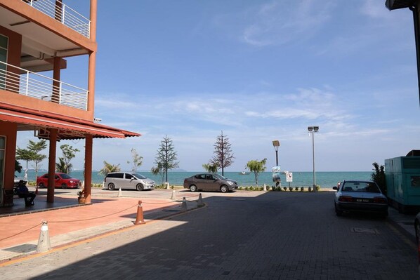 Beach - Clover Hotel Port Dickson (Port Dickson)