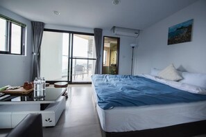 Schreibtisch, Verdunkelungsvorhänge, kostenloses WLAN, Bettwäsche