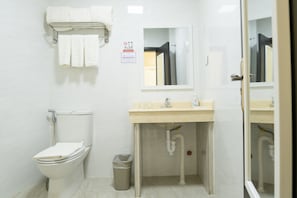 Family Quadruple Room | Bathroom