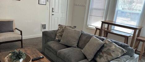 Una televisión, una oficina