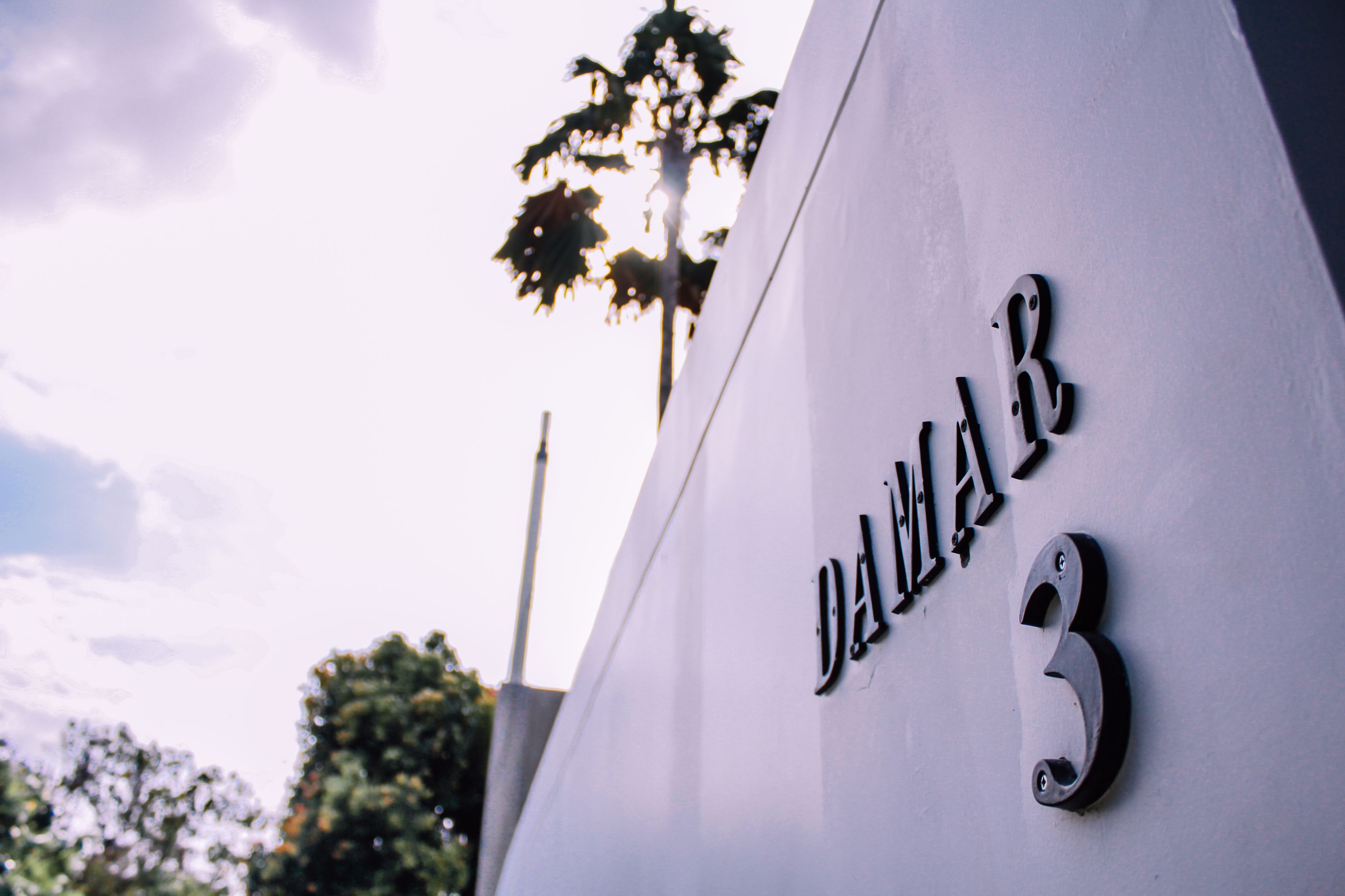 A building with a sign that reads "DAIWA R 3".