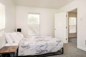 2 chambres, fer et planche à repasser, lit de bébé portatif, Wi-Fi