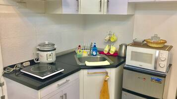 Microwave, coffee/tea maker, cookware/dishes/utensils
