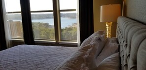 4 habitaciones, escritorio, tabla de planchar con plancha y wifi gratis 