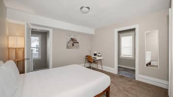 4 makuuhuonetta, silitysrauta/-lauta, vauvan matkasänky, Wi-Fi