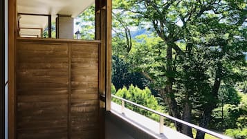 Habitación tradicional, baño compartido, vistas a la montaña (Japanese Style) | Balcón