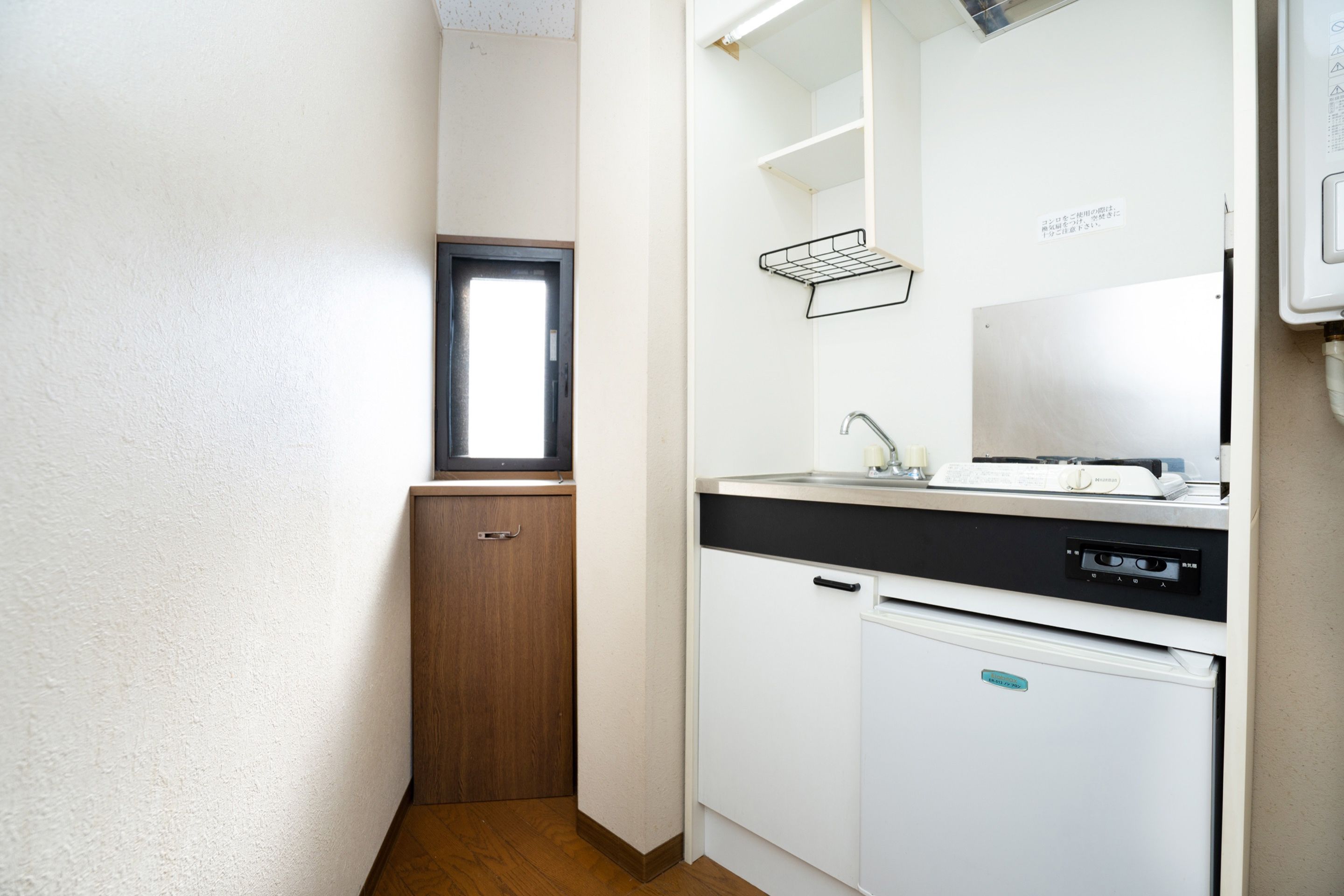 deluxe twin room, smoking | private kitchenette | fridge