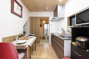 デラックス ヴィラ | 客室内のダイニングエリア