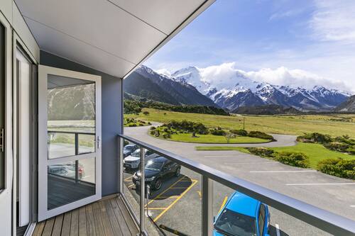 Mt Cook Lodge Room Valley View with 1 King Bed | Terrace/patio
