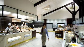 Desayuno buffet (NZD 42 por persona)