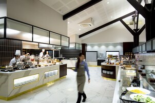Café da manhã com buffet todos os dias mediante uma taxa
