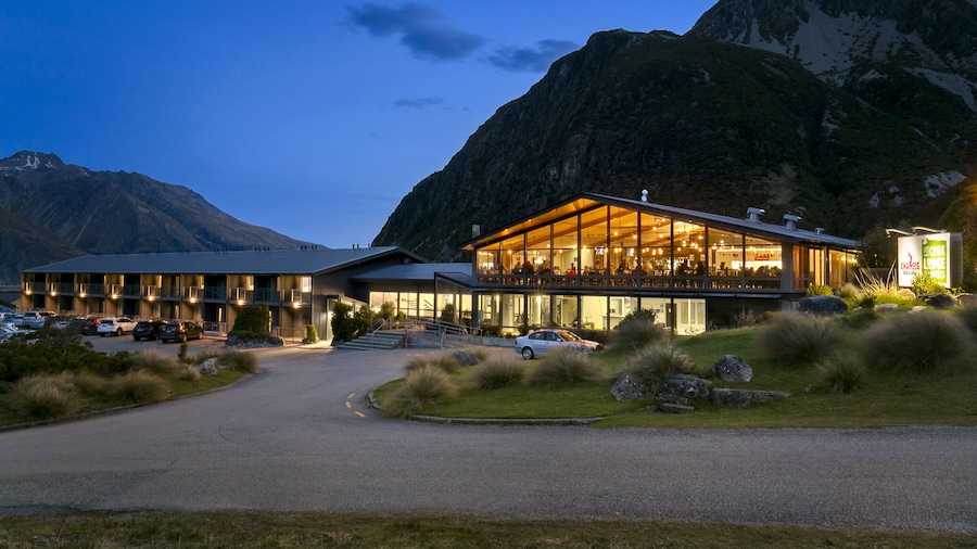 Mt Cook Lodge & Motels