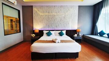 Deluxe Double Room | In-room safe, desk, laptop workspace, blackout curtains