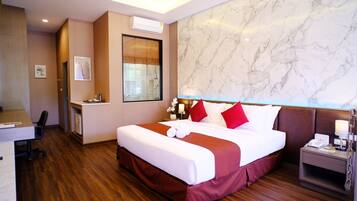 Habitació doble estàndard | Caixa forta a l'habitació i escriptori