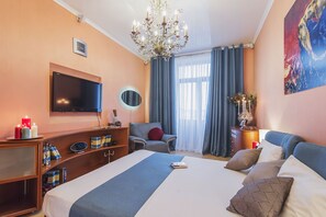 1 bedroom, individually decorated, individually furnished, desk