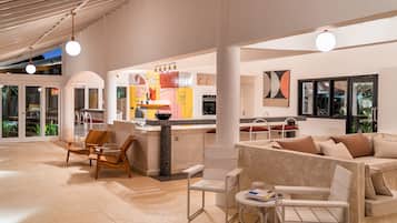 Villa de lujo, 5 habitaciones, vista al océano | Cocina privada | Refrigerador con congelador, parrilla de estufa y cafetera y tetera