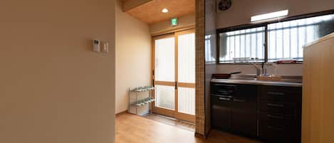 Superior-Villa | Eigene Kochnische | Kühlschrank, Mikrowelle, Herdplatte, Wasserkocher
