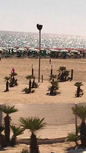 Una spiaggia nelle vicinanze, 4 bar sulla spiaggia