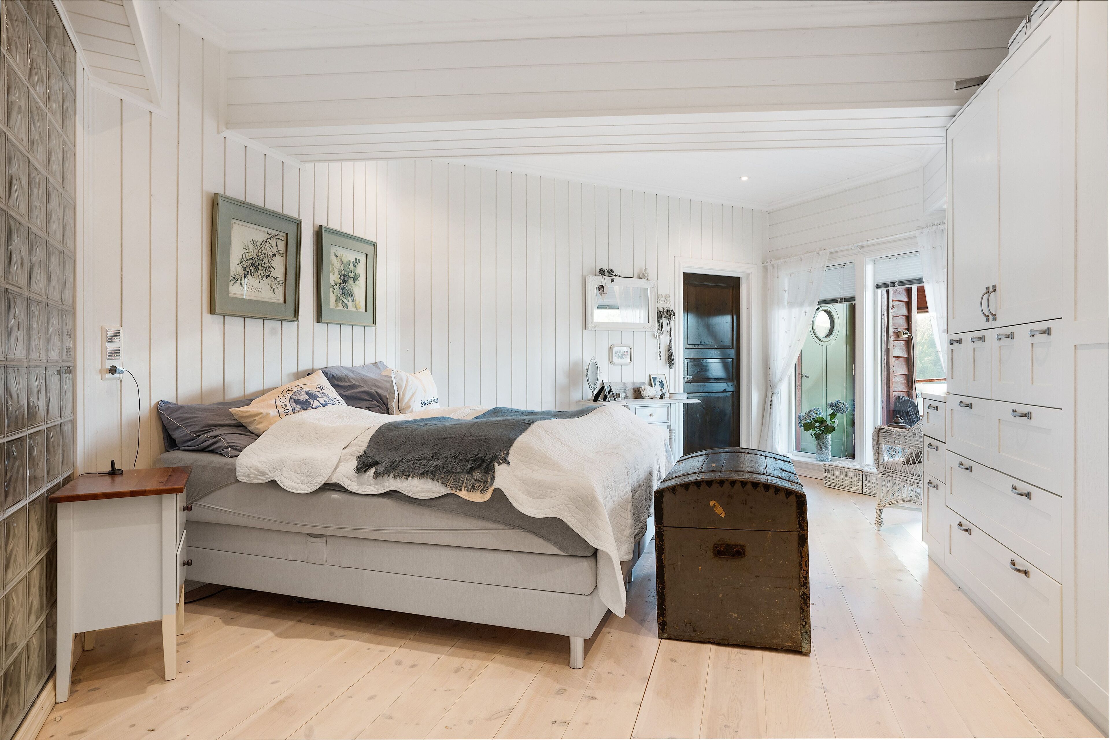 Dobbeltrom – deluxe | Individuelt dekorert, individuelt innredet og skrivebord