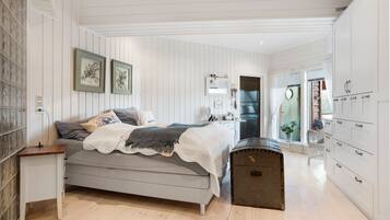Dobbeltrom – deluxe | Individuelt dekorert, individuelt innredet og skrivebord