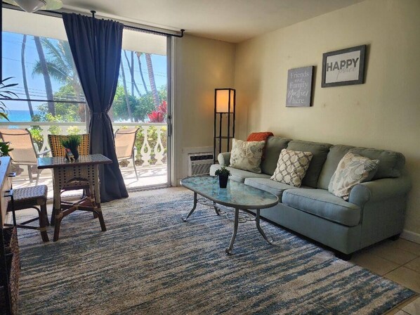 Smart TV - The Sand- Cozy condo in the heart of Kona (Kailua-Kona)