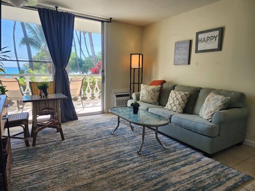 The Sand- Cozy condo in the heart of Kona