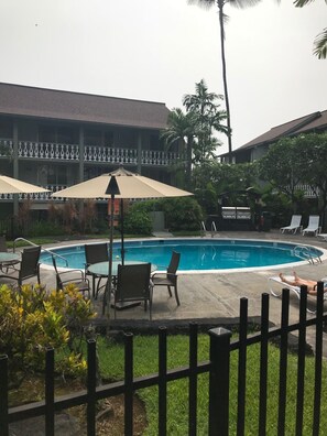 Pool - The Sand- Cozy condo in the heart of Kona (Kailua-Kona)