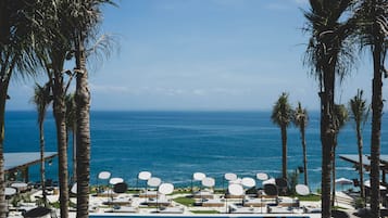 Outdoor pool, sun loungers