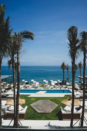 室外游泳池,日光浴躺椅