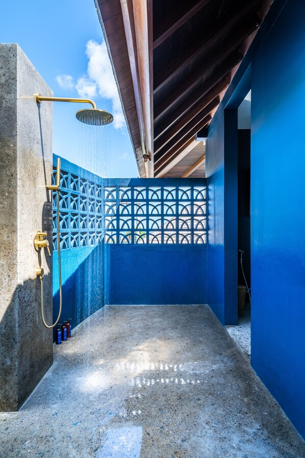 The Peak | Bathroom shower