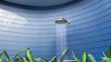 Dreamlands | Bathroom shower