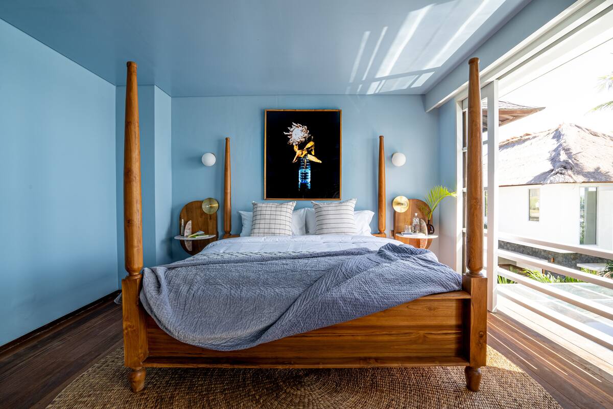 Lakeys | Minibar, in-room safe, WiFi (free), individually decorated