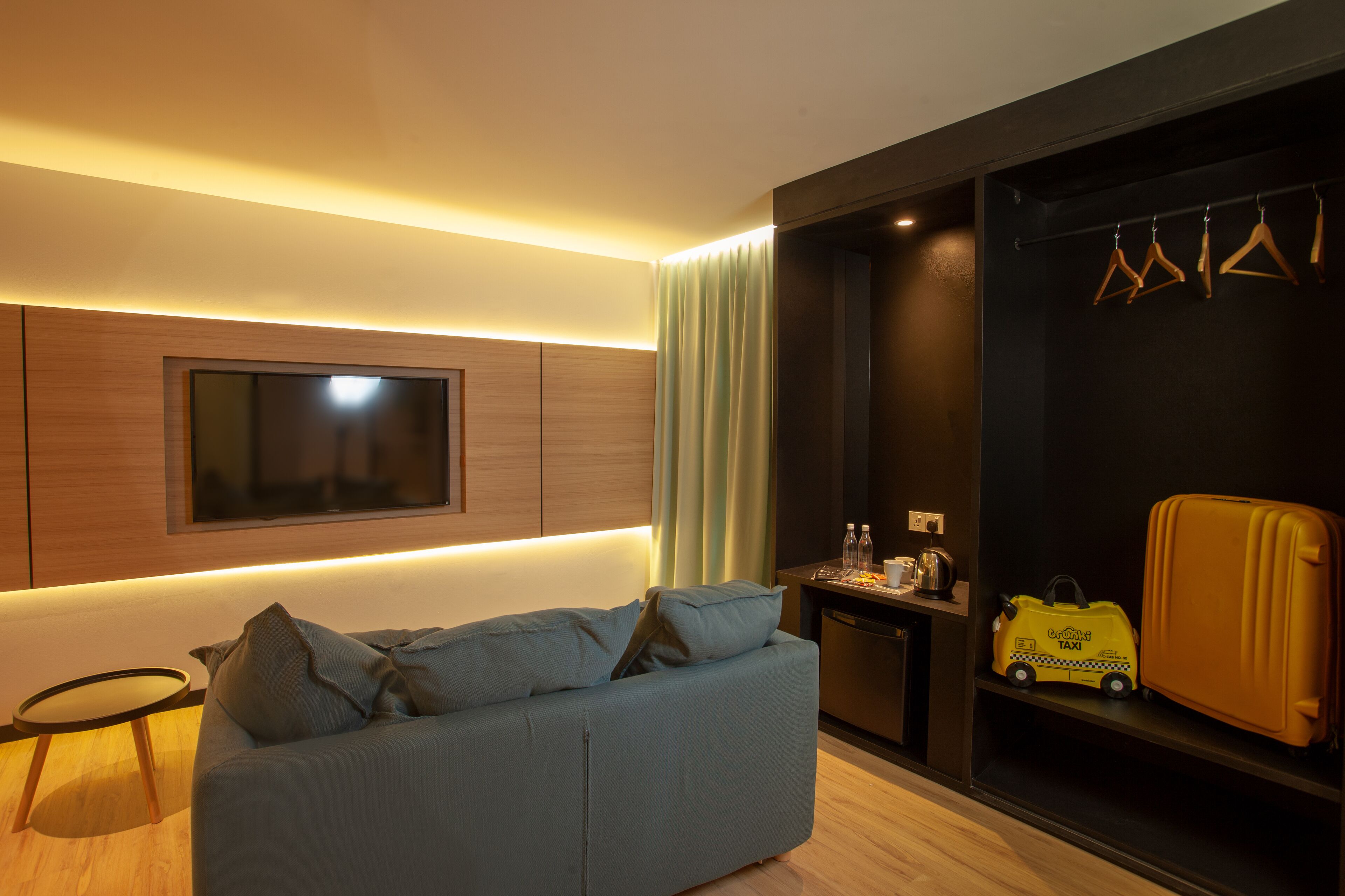 mini suite | desk, iron/ironing board, free wifi, bed sheets