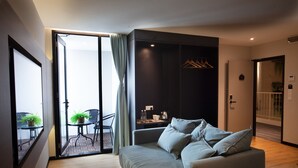Suite | Skrivebord, strykejern/-brett, wi-fi (inkludert) og sengetøy