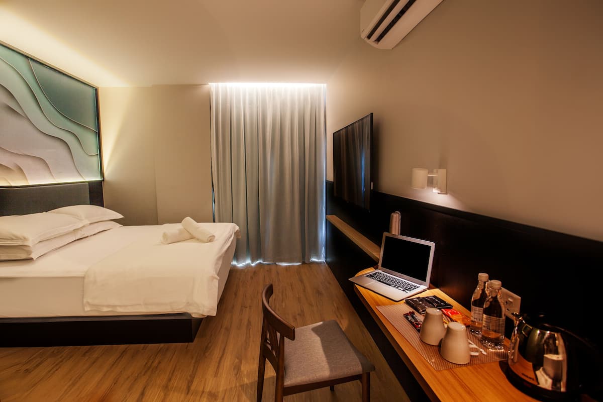 Doppelzimmer, 1 King-Bett (With Window) | Schreibtisch, Bügeleisen/Bügelbrett, kostenloses WLAN, Bettwäsche