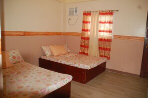 Ina | Laptop workspace, wheelchair access