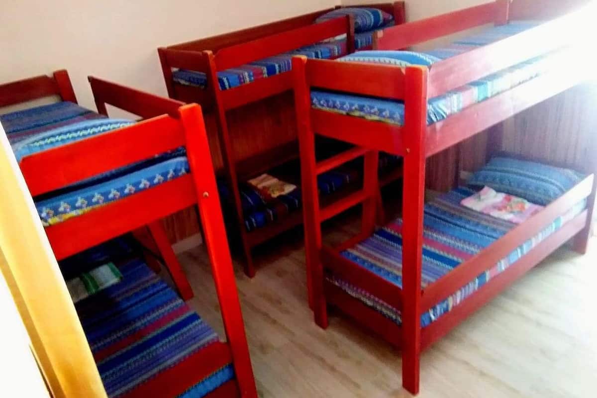 1 habitación y espacio para trabajar con laptop