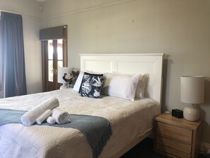 5 habitaciones, tabla de planchar con plancha, cuna de viaje y wifi 