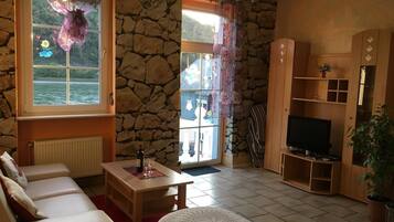 Apartemen Comfort (1 OG) | Area keluarga | TV