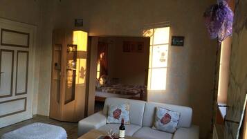 Apartemen Comfort (1 OG) | Area keluarga | TV