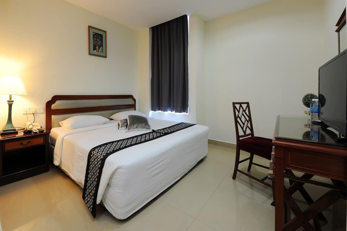 Desk, WiFi (free), bed sheets