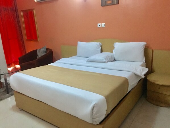 Minibar, in-room safe, free WiFi, bed sheets
