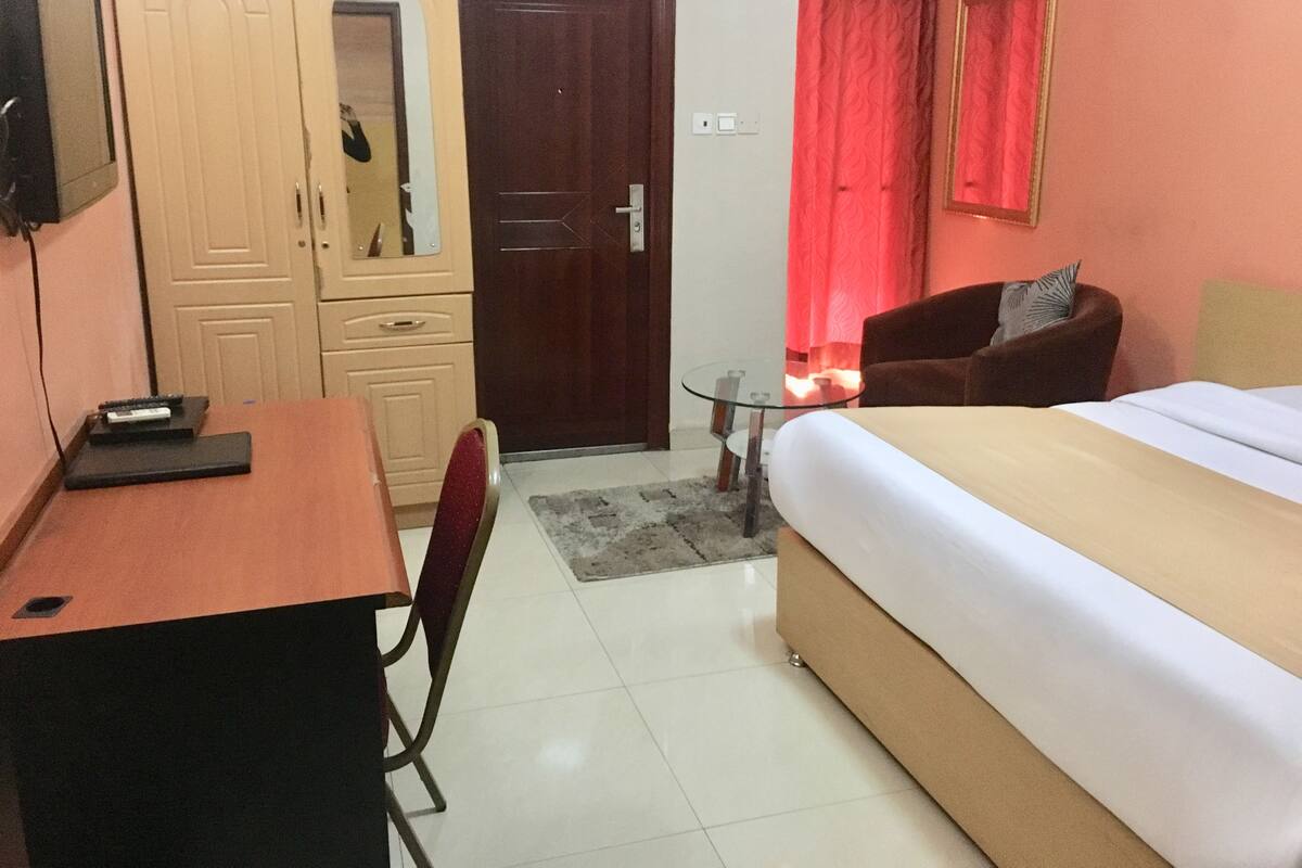 Minibar, in-room safe, free WiFi, bed sheets